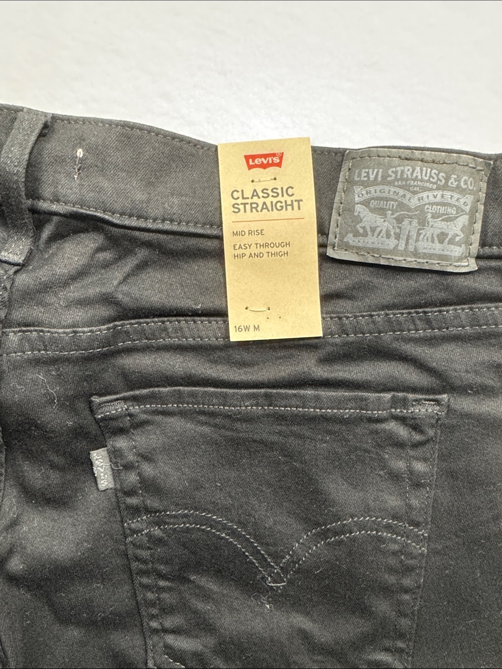 Levi's Women’s Classic Straight Jeans in Black - Picture 3 of 8